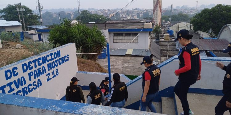 Localizan dinero, celulares, cuchillos entre otros durante requisa en prisión Santa Teresita