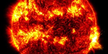 El campo magnético del Sol podría estar a tan solo a unos 30 mil kilómetros de la superficie.