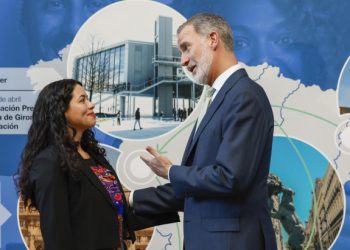 Susana Arrechea, con el rey Felipe VI de España. / Foto: EFE.