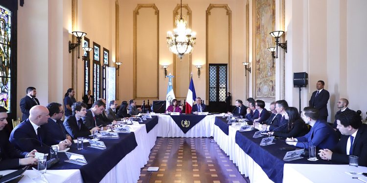 Vicepresidenta Karin Herrera se reúne con empresarios de Francia