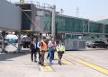 Autoridades en recorrido en el Aeropuerto Internacional La Aurora. / Foto: CIV.
