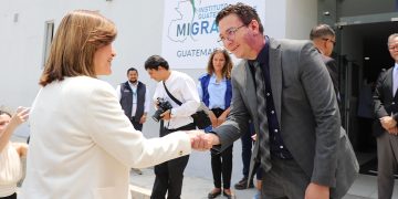 La vicemandataria recorrió entro de Recepción de Retornados del Instituto Guatemalteco de Migración.