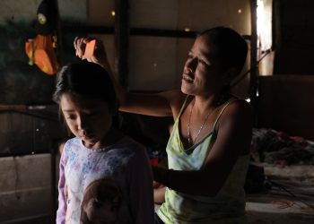 Madres guatemaltecas desempeñan distintos trabajos para contribuir al desarrollo de su familia. /Foto: Gilber García.