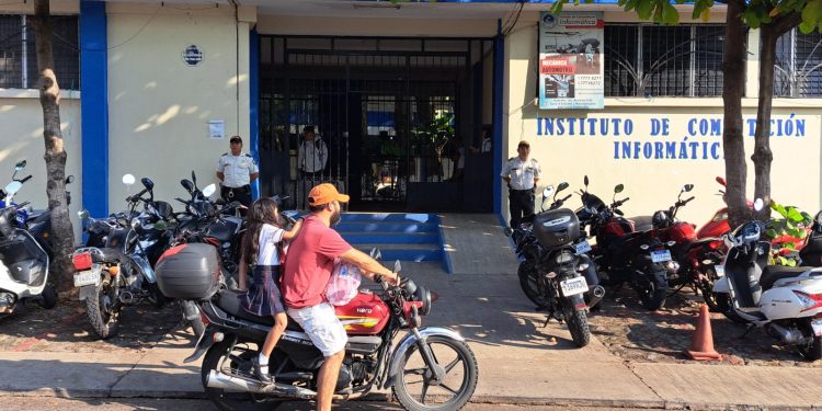 PNC da continuidad al plan de escuelas seguras en Retalhuleu