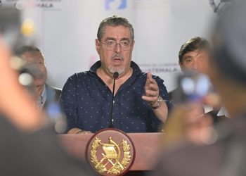 Presidente Arévalo en conferencia en Sacatepéquez. / Foto: Álvaro Interiano.