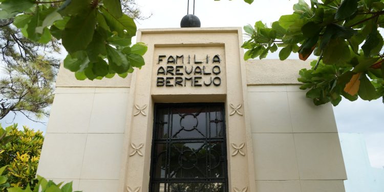 Mausoleo de la Familia Arévalo Bermejo en el Cementerio General de Taxisco, Santa Rosa. /Foto: Carlos Jacinto.
