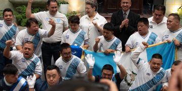 La doctora Lucrecia Peinado participó en la juramentación del equipo de Futsal Down. /Foto: Carlos Aguilar.