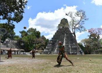 Parque Nacional Tikal ofrece distintas atracciones como el juego de pelota maya. /Foto: Dickéns Zamora.