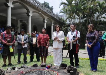 La vicepresidenta Karin Herrera participó en el evento Los Derechos Lingüísticos de los Pueblos Indígenas en la Prevención de los Delitos VET. /Foto: Vicepresidencia de la República.
