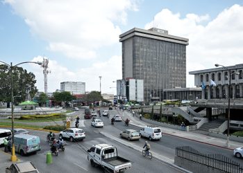 El Ministerio de Finanzas explica las mejoras de ser aprobado el reajuste presupuestario. /Foto: Álvaro Interiano.