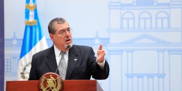 En conferencia de prensa el presidente Arévalo informó sobre medias para la reducción en precios de la canasta básica. /Foto: Gilber García