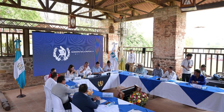 Presidente explica cómo funcionarán los gobiernos departamentales