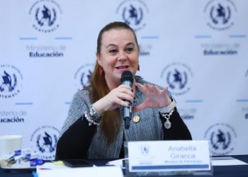Ministra Anabella Giracca habló sobre señalamientos del STEG. / Foto: Archivo Mineduc.