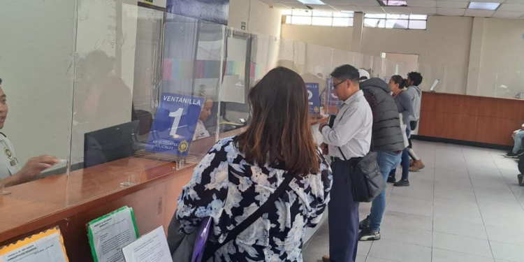 Trámite de antecedentes policiales. / Foto: Mingob.