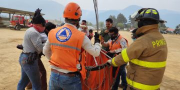Trabajo coordinado para la liquidación de incendio forestal en Quetzaltenango