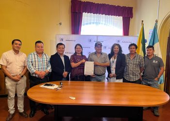 Firman convenio para sistema de agua potable en Huehuetenango