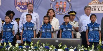 En el acto, algunos niños fueron nombrados como consejeros del programa Policía tu Amigo. /Foto: Alejandro García