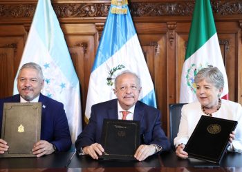 De izquierda a derecha, cancilleres de Honduras, Guatemala y México. / Foto: Secretaría de Relaciones Exteriores de México.