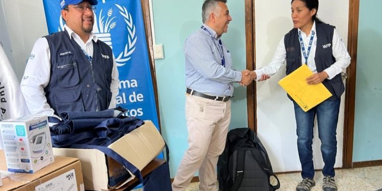 Entregan equipo médico para la DDRISS de Huehuetenango