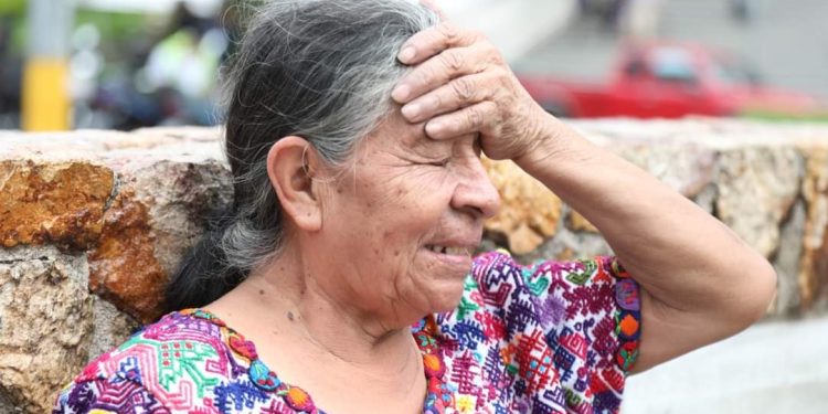 La hipertensión provoca síntomas como dolor de cabeza, nauseas y mareos. /Foto: IGSS