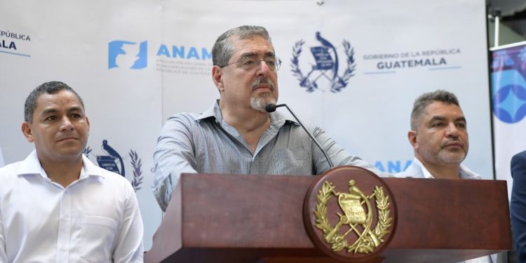 Presidente Arévalo aborda necesidades de infraestructura en Santa Rosa