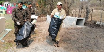 El Ejército de Guatemala reafirma su compromiso con la salud de los guatemaltecos a través de la eliminación de chatarra. / Foto: Ejército.