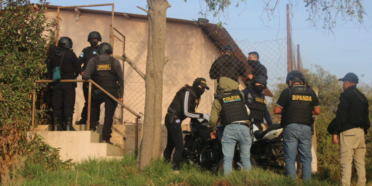 PNC logró la captura de tres personas, entre ellas dos señalados de un ataque armado en Amatitlán.