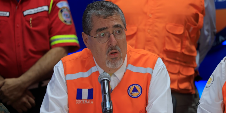 Presidente Bernardo Arévalo en conferencia sobre los incendios en el país. / Foto: Gilber García.