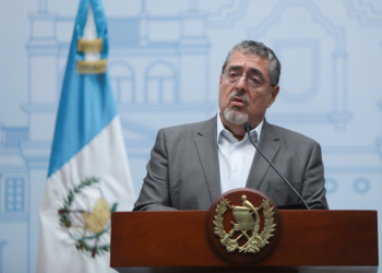 Presidente Arévalo en conferencia sobre el Ministerio de Comunicaciones. / Foto: Alejandro García.