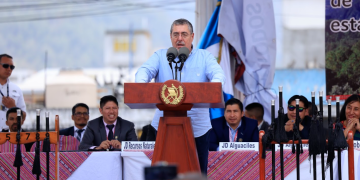 Presidente Arévalo dirigiéndose al pueblo y líderes de los 48 Cantones. / Foto: Gilber García.