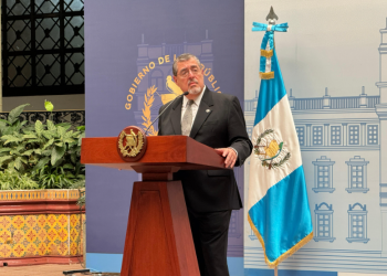 El presidente Bernardo Arévalo anunció apoyo para 3 millones de hogares para disminuir el costo de energía eléctrica.