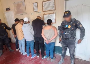 Detienen a banda de presuntos asaltantes y tumbadores de drogas en jurisdicción de Cobán, Alta Verapaz