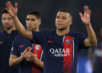 Mbappé se despide del Parque de los Príncipes con cariño de la grada