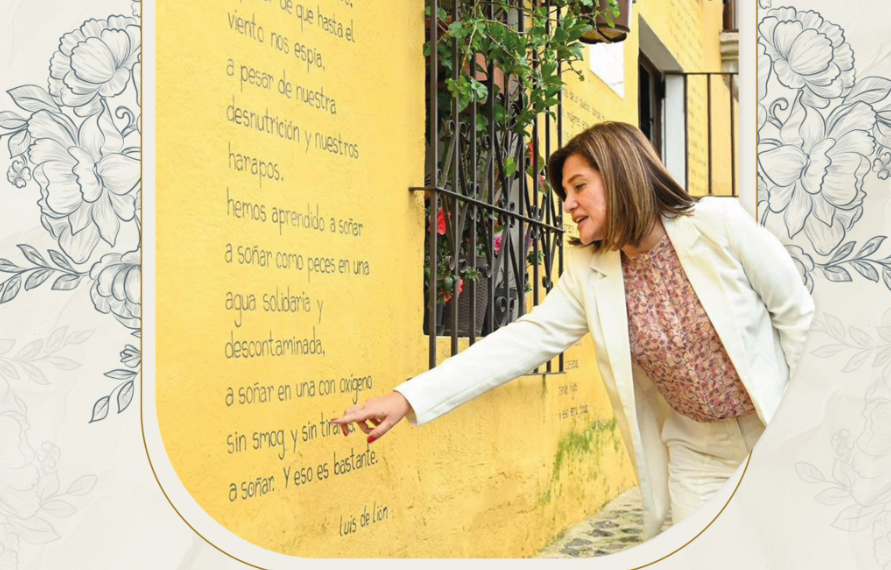 Vicepresidenta Karin Herrera junto a un poema pintado de Luis Lión. / Foto: Vicepresidencia de la República.