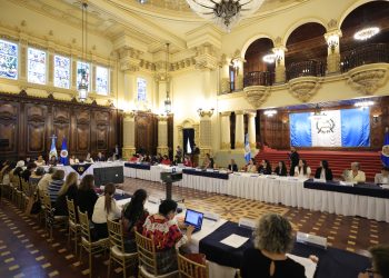 Vicepresidenta participa en la primera reunión sobre paridad en los poderes del Estado
