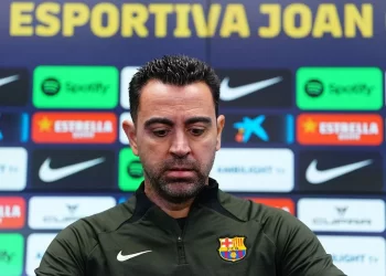 Xavi Hernández podría quedar al margen del Barcelona para la próxima temporada