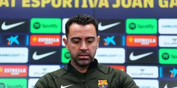 Xavi Hernández podría quedar al margen del Barcelona para la próxima temporada