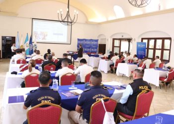 Fortalecen a la Policía Nacional Civil en migración internacional