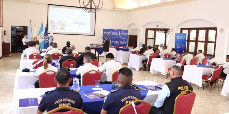 Fortalecen a la Policía Nacional Civil en migración internacional