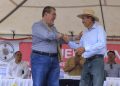 El presidente Arévalo (izquierda) junto a Aleisar Arana, líder comunitario y autoridad del pueblo xinka. /Foto: Gilber García.