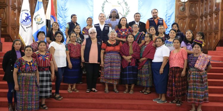 Día Nacional de la Comadrona Guatemalteca, un reconocimiento a las guardianas de la vida y la sabiduría ancestral
