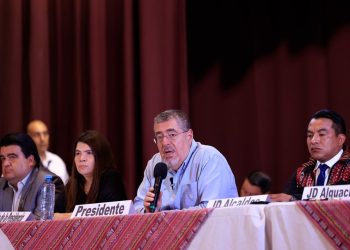 Presidente atiende demandas de la población, entre ellas la solicitud de TPS al Gobierno de EE. UU.