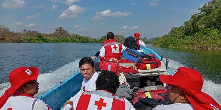 Brindan jornada médica a personal que trabaja en sofocar incendios forestales en Petén