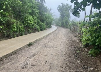 Supervisan proyecto vial inconcluso en Santa María Ixhuatán, Santa Rosa