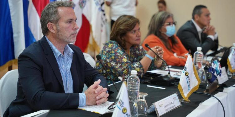 La desición se tomó durante CXXIX reunión ordinaria del Consejo Centroamericano de Turismo en Hondura, donde participó el director del Inguat, Harris Whitbeck. /Foto: Inguat.