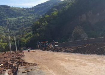 Habilitan paso en kilómetro 85, ruta de Casillas a San Rafael las Flores, Santa Rosa