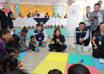 Vicepresidenta compartió con los beneficiarios de Acompañame a Crecer en Totonicapán. /Foto: Vicepresidencia de la República.