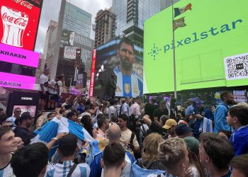 Copa América 2024: Argentinos toman Times Square para el banderazo