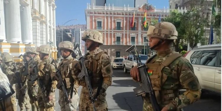 Tensión en Bolivia por golpe de Estado militar en marcha