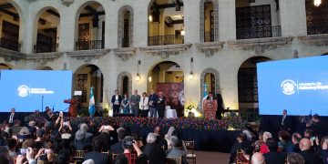 Presidente Bernardo Arévalo agradeció a familia Asturias por permitir la repatriación de los restos de Miguel Ángel Asturias. / Foto: AGN.